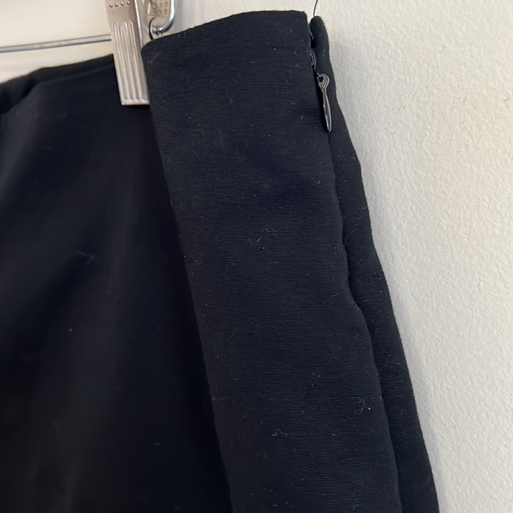 NWOT Vince Camaro Side Zip Capris - Picture 3 of 3
